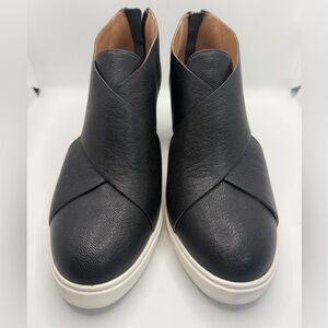 Paolo Linea black  Leather Wedge Sneakers with side cutouts sz 7.5